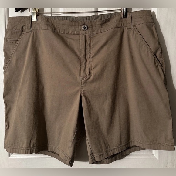 KUHL Men 40 Khaki Hiking Outdoor Cargo Shorts Gorpcore Performance Stretch NICE - Picture 1 of 12